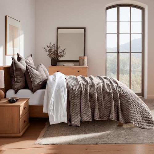 EVERGRACE Luxury Velvet Quilt Set King Size 3 Piece, Soft Cross-Stitch Velvet Comforter Set with Pillow Shams, Lightweight Coverlet Bedspread Bedding Set for All Seasons, Mushroom Brown EVERGRACEHOME
