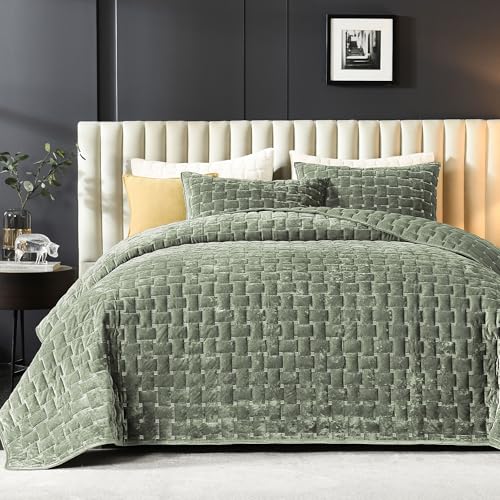 Grassix Velvet Quilt Set King Size, 3 Pieces Lightweight Velvet Comforter with Pillow Shams, Geometric Quilted Bedspread Coverlet Bedding Set for All Seasons, Sage Green, 108"x96" Grassix