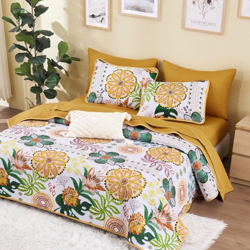 Wake In Cloud - Boho Quilt Set, Floral Bohemian Chic Farmhouse Tropical Botanical Colorful Flower Pattern, Reversible Lightweight Bedspread Coverlet, 3 Pieces, Amber Gold, King Size Wake In Cloud