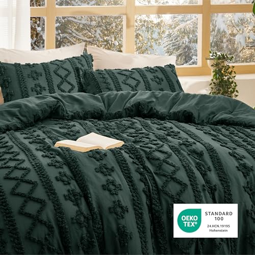 Bedsure Tufted Boho Comforter Set Queen Size - Dark Green Boho Bed Set, GentleSoft™ 3 Pieces Farmhouse Shabby Chic Embroidery Bedding, Gifts for Woman, Soft Jacquard Queen Comforter for All Seasons Bedsure