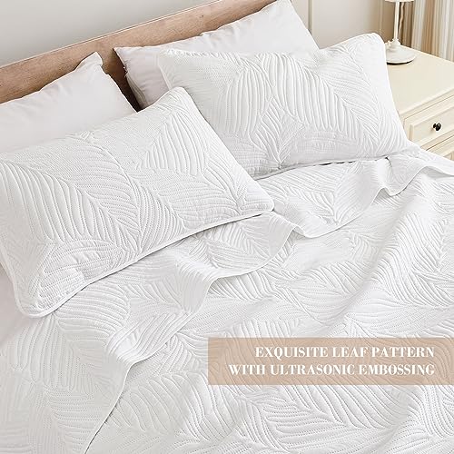 Exclusivo Mezcla King Size Quilt Bedding Set, Lightweight White Quilts King Size for All Seasons, Soft Microfiber Bedspreads Coverlets Bed Cover with Leaf Pattern, 3 Piece Exclusivo Mezcla