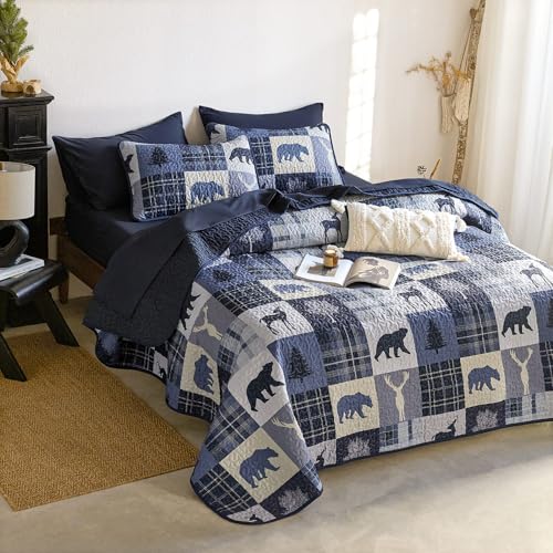 Wake In Cloud - Rustic Quilt Set, Cabin Lodge Christmas Bear Moose Deer Wildlife Western Patchwork Country, Reversible Lightweight Bedspread Coverlet, 3 Pieces, Blue Beige, King Size Wake In Cloud