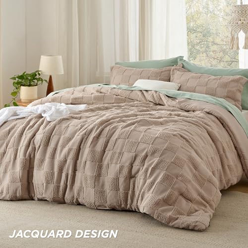 Bedsure California King Size Comforter Set Khaki, Boho Tufted Bed Set, Checkered Farmhouse Shabby Chic Bedding, 3 Pieces, 1 Plaid Geometric Comforter and 2 Pillow Shams Bedsure
