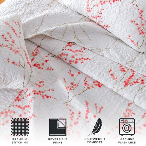 Great Bay Home Floral Full/Queen Quilt Set with Shams, Pink Floral Bedding Set, All-Season, Lightweight Bedspread. Reversible, Farmhouse Bedding. (Full/Queen, Sakura) Great Bay Home