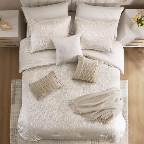 Madison Park 7-Piece Velvet Comforter Set, Jacquard Bedding Sets for All Season, Includes Comforter, Bed Skirt, Pillow Shams and Decorative Pillow, Queen/King/Cal King, Nocturne, Champagne Madison Park