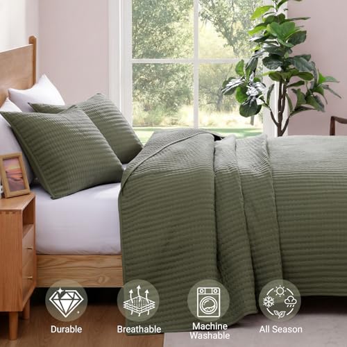 WRENSONGE King Size Quilt-3 Pieces Lightweight Bedspreads Olive Green King Quilt Bedding Set for All Seasons, Soft Summer Coverlet with 2 Pillow Shams Suitable for Bed, Couch, Quilt Blanket WRENSONGE