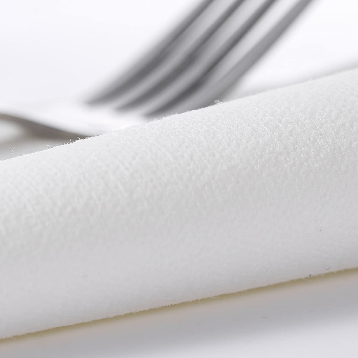LEKOCH 50 Pcs Premium Large Disposable White Formal Napkins Airlaid Dinner Napkins Linen Feel White Wedding Napkins 16" x 16" Lekoch