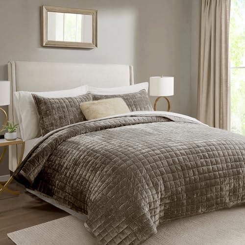 RECYCO Luxury Velvet Quilt Set King Size Bedding Sets, Ultra Soft Velvet Comforter Set, Lightweight Channel Box Stitch Oversized Bedspread Coverlet for All Season, with 2 Shams, Mocha Brown RECYCO