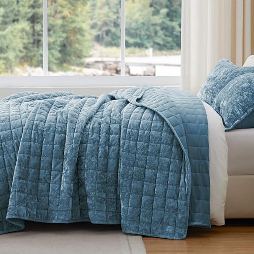BEDELITE Velvet Quilt Set King Size - Luxury Velvet Comforter Bedding Set 3 Pieces, Soft Cozy Shiny Dusty Blue Oversized Bedspread Coverlet for All Seasons with 2 Pillow Shams BEDELITE