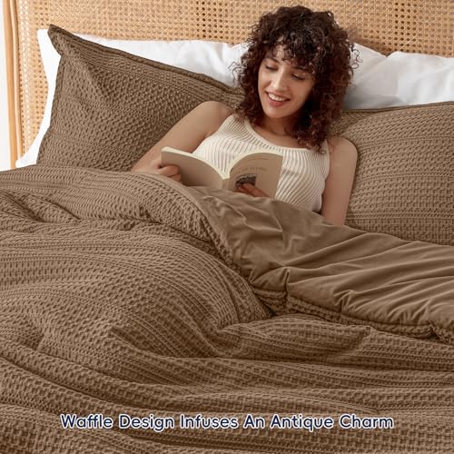 PHF Soft Waffle Comforter Set Queen Size- Comfy Breathable Waffle Weave Comforter with 2 Pillow Shams, 3 Pieces Less Snagging Lightweight Textured Bedding Set for All Season, Mocha/Cocoa Brown PHF
