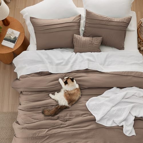 Bedsure Brown King Size Comforter Set - 4 Pieces Pinch Pleat Bed Set, Down Alternative Bedding Sets for All Season, 1 Comforter, 2 Pillowcases, 1 Decorative Pillow Bedsure