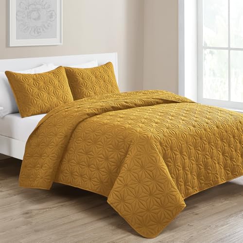 VCNY Home Kaleidoscope Pattern 3 Piece Quilt Set, Full Queen, Gold VCNY Home