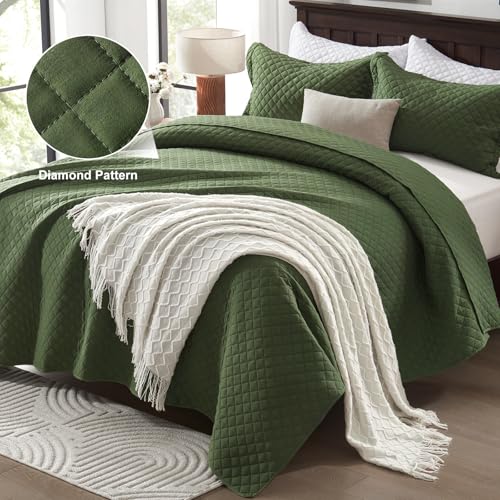 SunStyle Home Quilt Set Twin Olive Green Lightweight Comforter Bedspread Soft Reversible Coverlet for All Season 2pcs Army Green Durable Diamond Quilted Bedding Set (1 Quilt 1 Pillow Sham)(68"x86") SunStyle Home