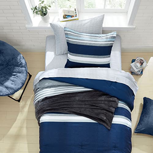 Nautica - Queen Comforter Set, Soft & Reversible Bedding for Year Round Comfort, 3 Piece Bed Set with Matching Pillowcases (Heathered Block Grey) Nautica