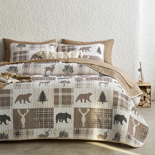 Wake In Cloud - Rustic Quilt Set, Cabin Lodge Christmas Bear Moose Deer Wildlife Western Patchwork Country, Reversible Lightweight Bedspread Coverlet, 3 Pieces, Tan Brown, Twin/Twin XL Size Wake In Cloud