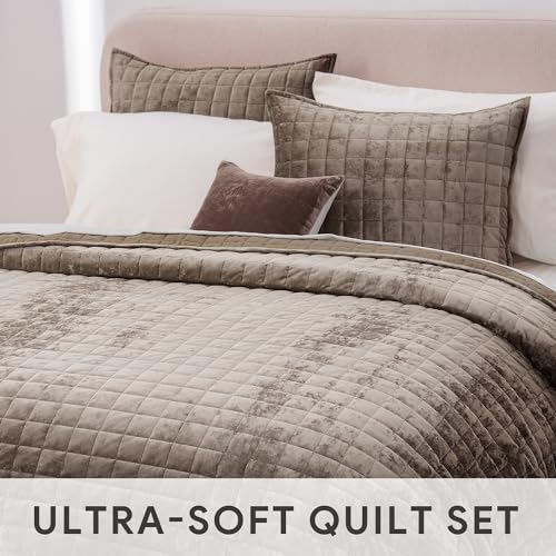 RECYCO Luxury Velvet Quilt Set King Size Bedding Sets, Ultra Soft Velvet Comforter Set, Lightweight Channel Box Stitch Oversized Bedspread Coverlet for All Season, with 2 Shams, Mocha Brown RECYCO