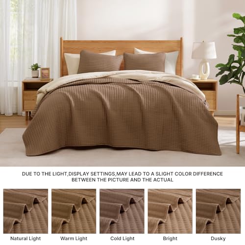 WRENSONGE King Size Quilt-3 Pieces Lightweight Bedspreads Brown King Quilt Bedding Set for All Seasons, Soft Summer Coverlet with 2 Pillow Shams Suitable for Bed, Couch, Quilt Blanket WRENSONGE