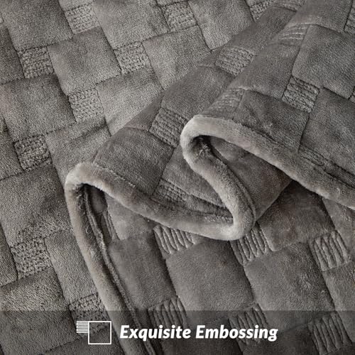 WARMDERN Khaki Velvet Quilt Set King Size, Luxury Geometric Check Pattern Quilts Set, Soft Lightweight Bedspread & Coverlet, 3PCS Milk Velvet Bedding Set with 2 Pillow Shams for All Season, 106" x 96" WARMDERN