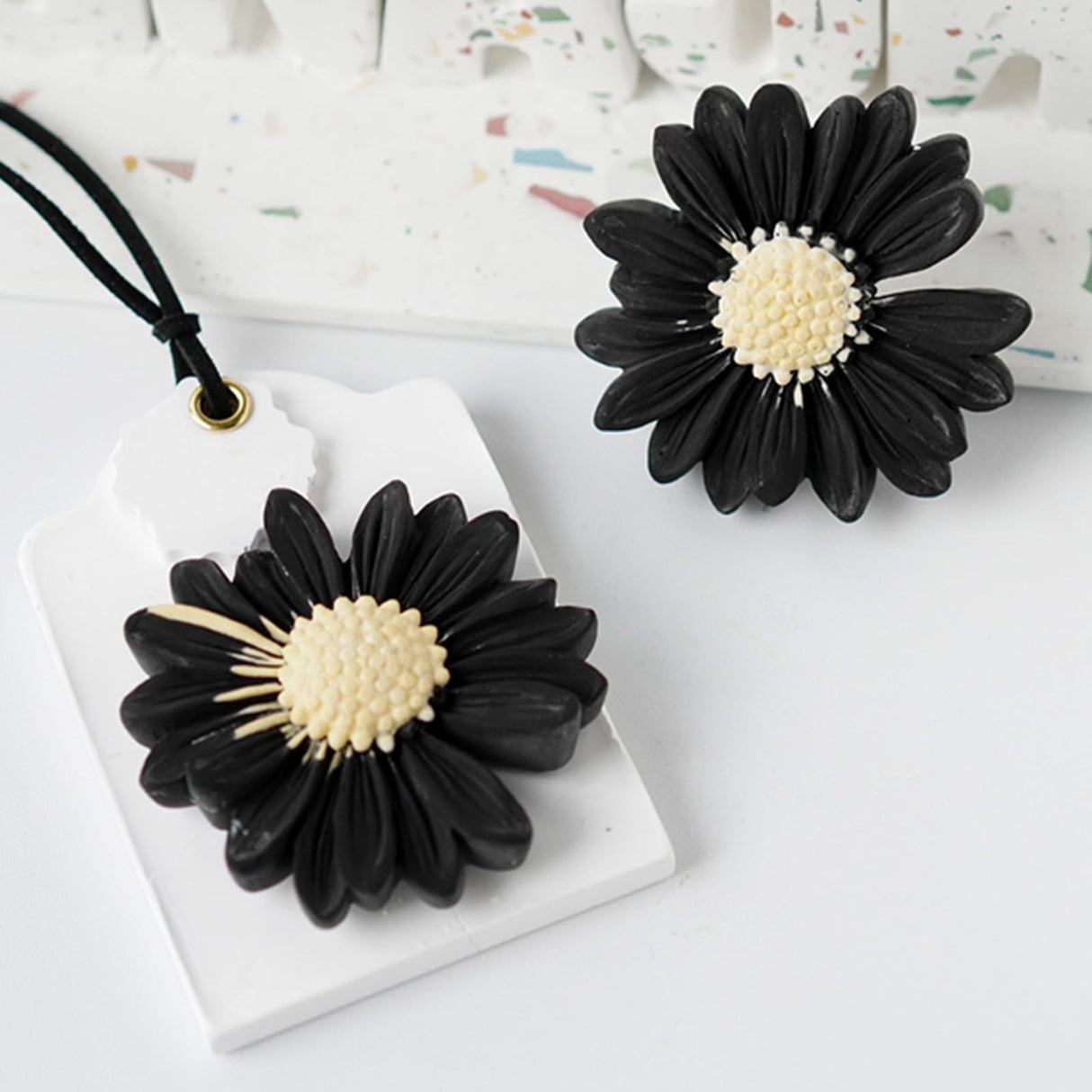 Wehous 2PCS Daisy Flower Silicone Mold 3D Flower Fondant Chocolate Cake Cupcake Topper Decoration Mold Unique Resin Candle Molds DIY Soap Wax Epoxy Resin Concrete Casting Polymer Clay Craft Wehous