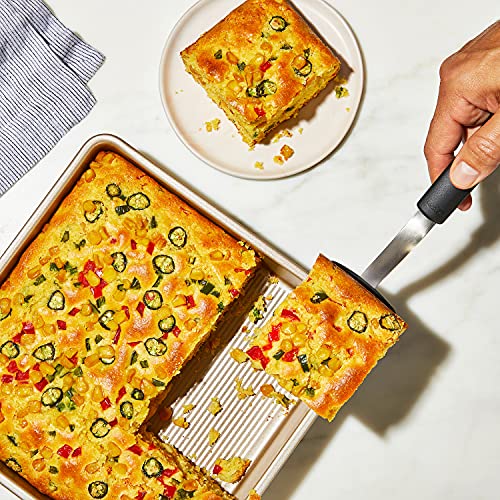 OXO Good Grips Non-Stick Pro Cake Pan Square 9 x 9 Inch, brown OXO