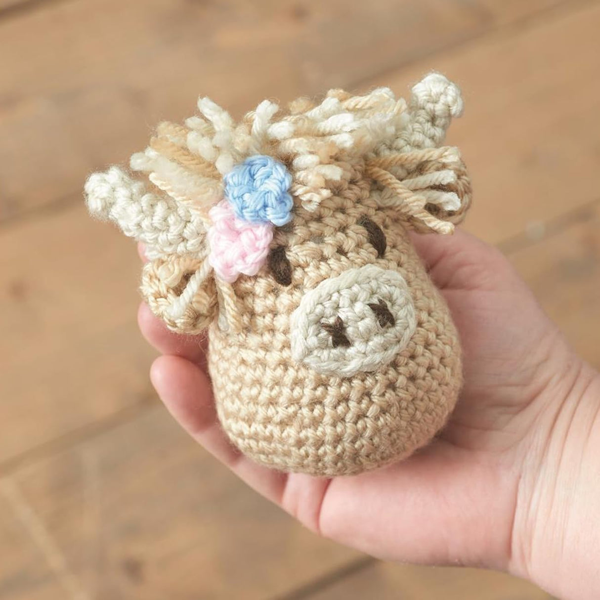 LEISURE ARTS Highland Cows Crochet Book – Delightful Crochet Amigurumi Pattern Books Featuring Adorable Highland Cows, Perfect Animals Pattern Book for Crafters LEISURE ARTS