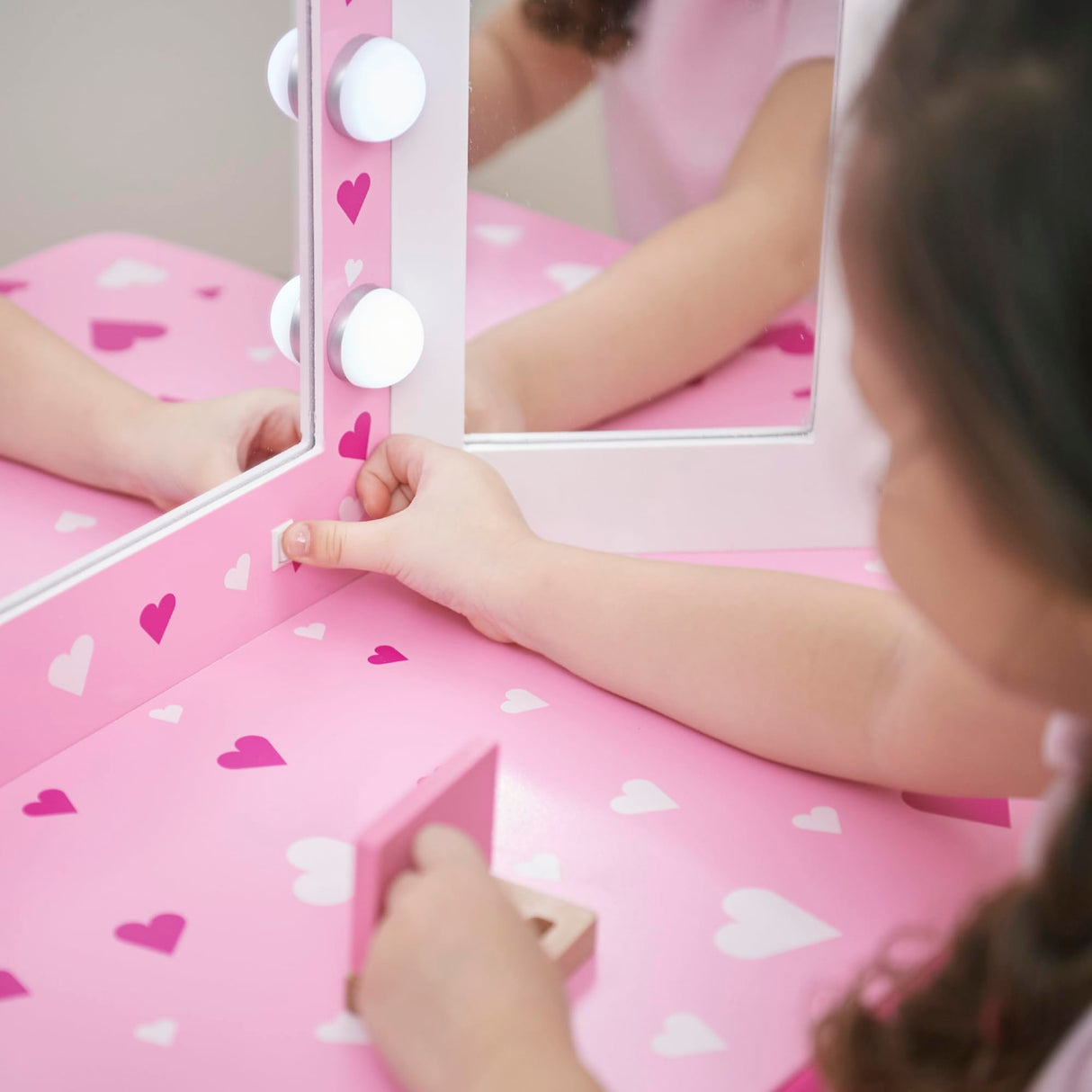 Teamson Kids Little Princess Gisele Sweethearts Print Kids Vanity Set with Matching Stool, Tri-fold Mirror with Glamour LED Lights + Storage Drawer For 3yr and up, Pretend Play House, Salon White/Pink Teamson Kids