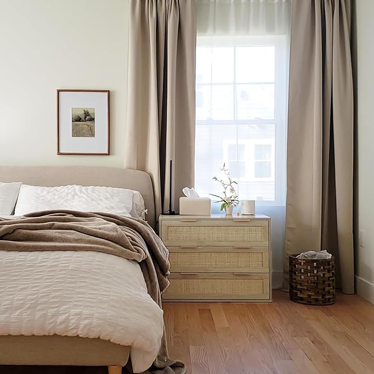 HOPUBUY Large Nightstand with Rattan Drawer, Modern 3 Drawer Night Stand for Bedroom, Wooden Bedside Table for Queen Size and King Size Bed,Oak HOPUBUY