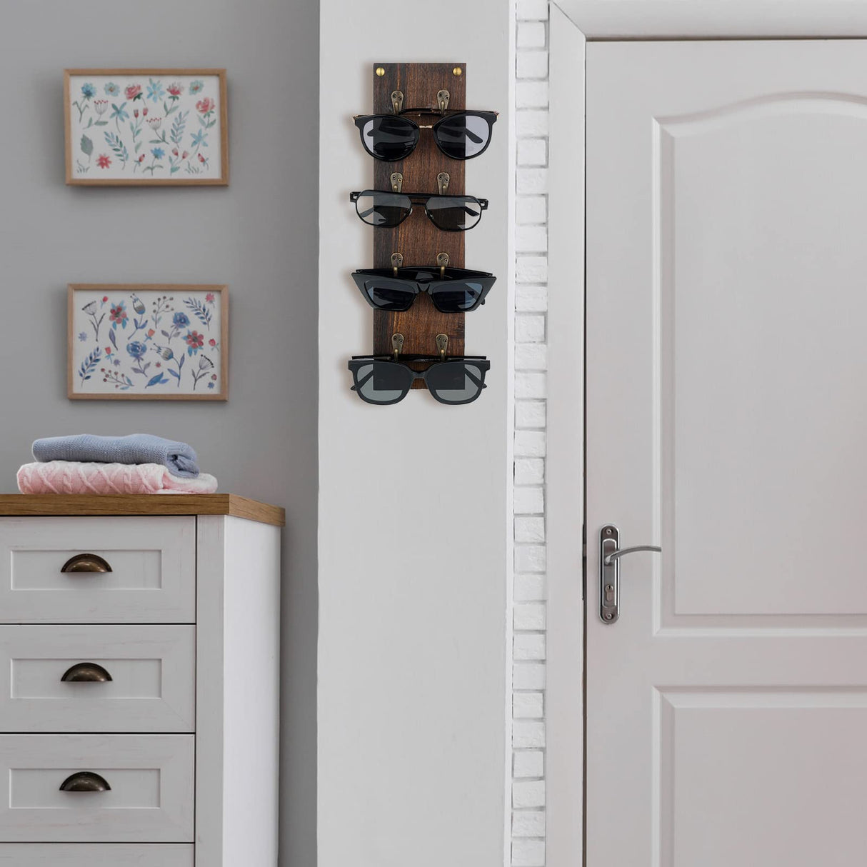 Moxweyeni Set of 2 Rustic Mounted Sunglasses Storage Organizer Wood Eyeglasses Holder Sunglass Rack Eyeglasses Display Rack with Metal Hooks Glasses Wall Decor Hanging Jewelry Organizers for Home Moxweyeni