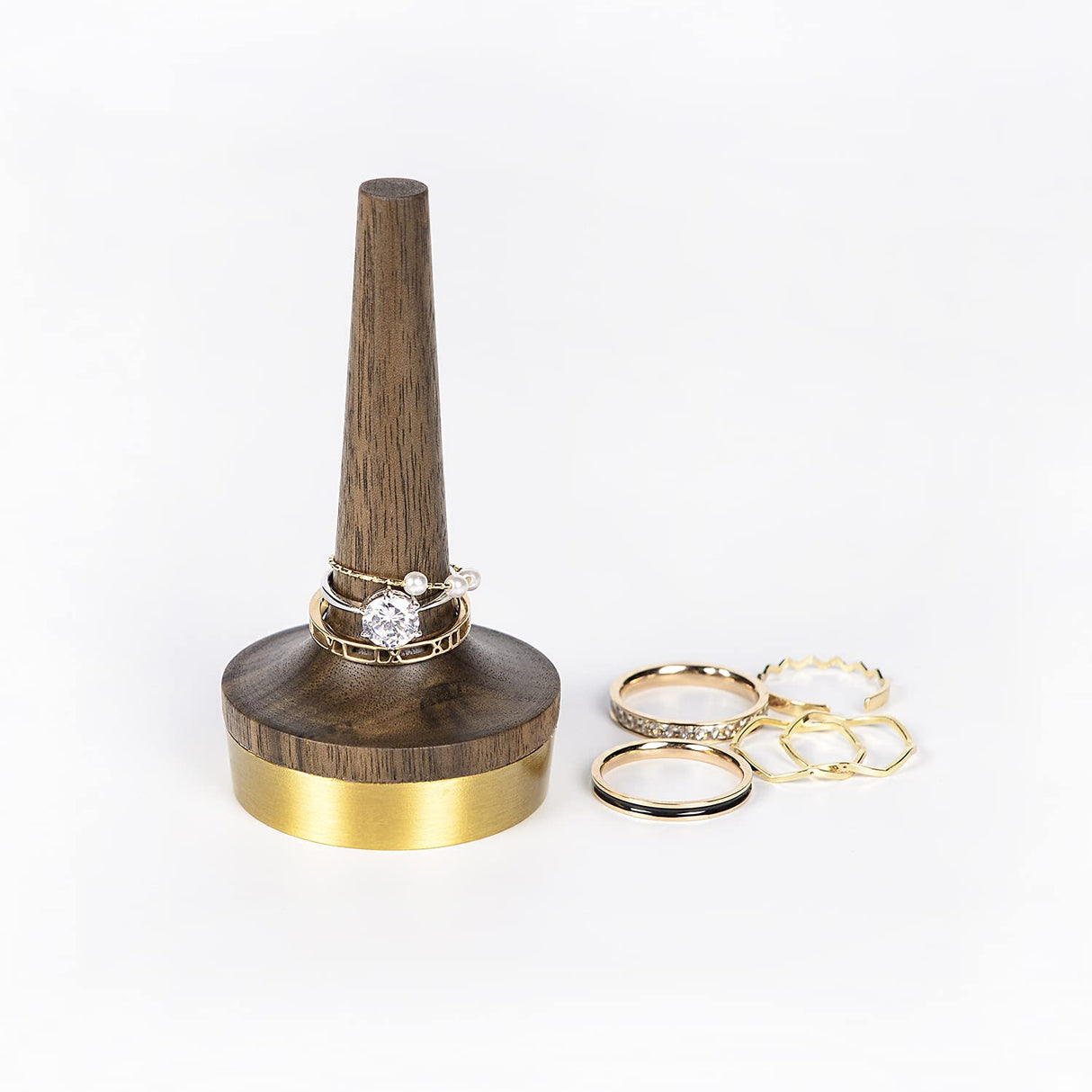 belaDESIGN Black Walnut Wooden Ring Holder, Wood Crafts Stand Jewelry Display, Gift for Engagement, Wedding Ceremony, Anniversary, Valentine's, Men and Women, 1 Pack belaDESIGN