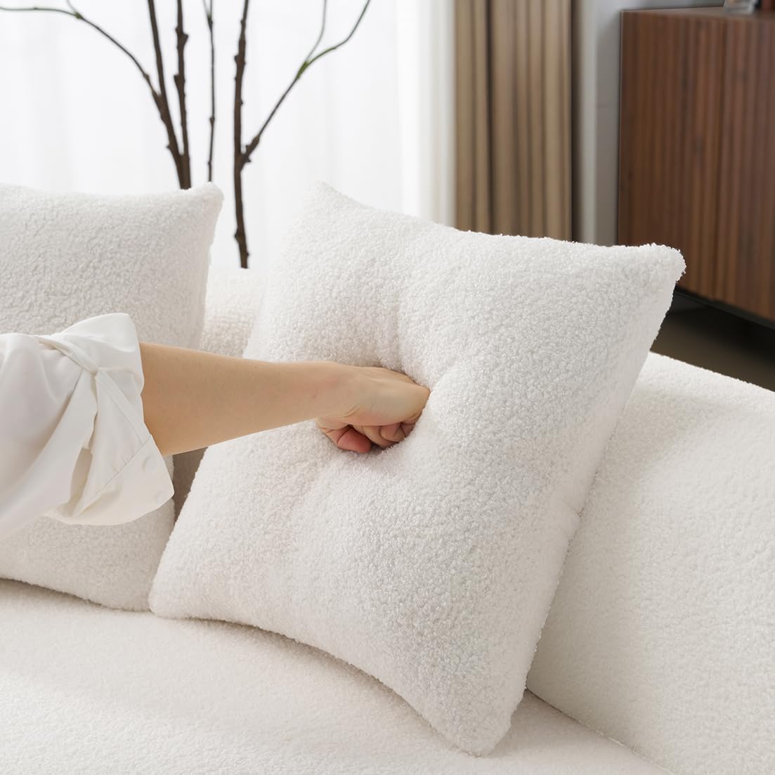 wellzoo Modern Curved 4-Seater Sofa, 106.7 inch Wide, Teddy Velvet Fabric, White wellzoo