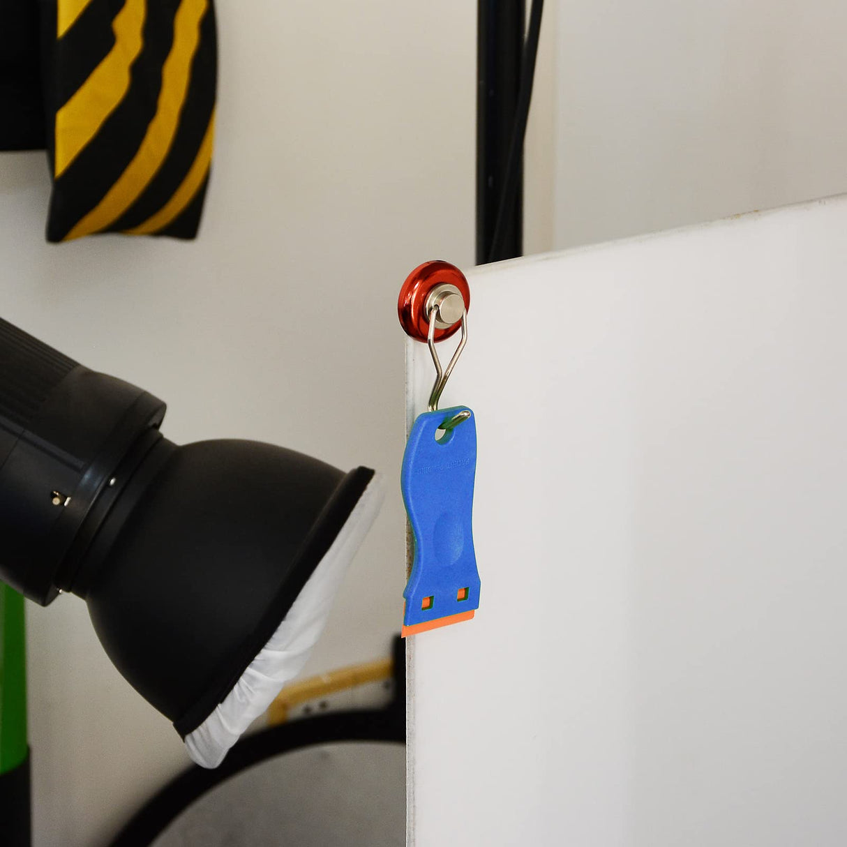 FOSHIO Plastic Razor Blade Scraper Include 2PCS Scraper Tool and 100PCS Blades for Gasket Remover, Labels Decal and Adhesive Remover for Windows and Glass,Blue FOSHIO