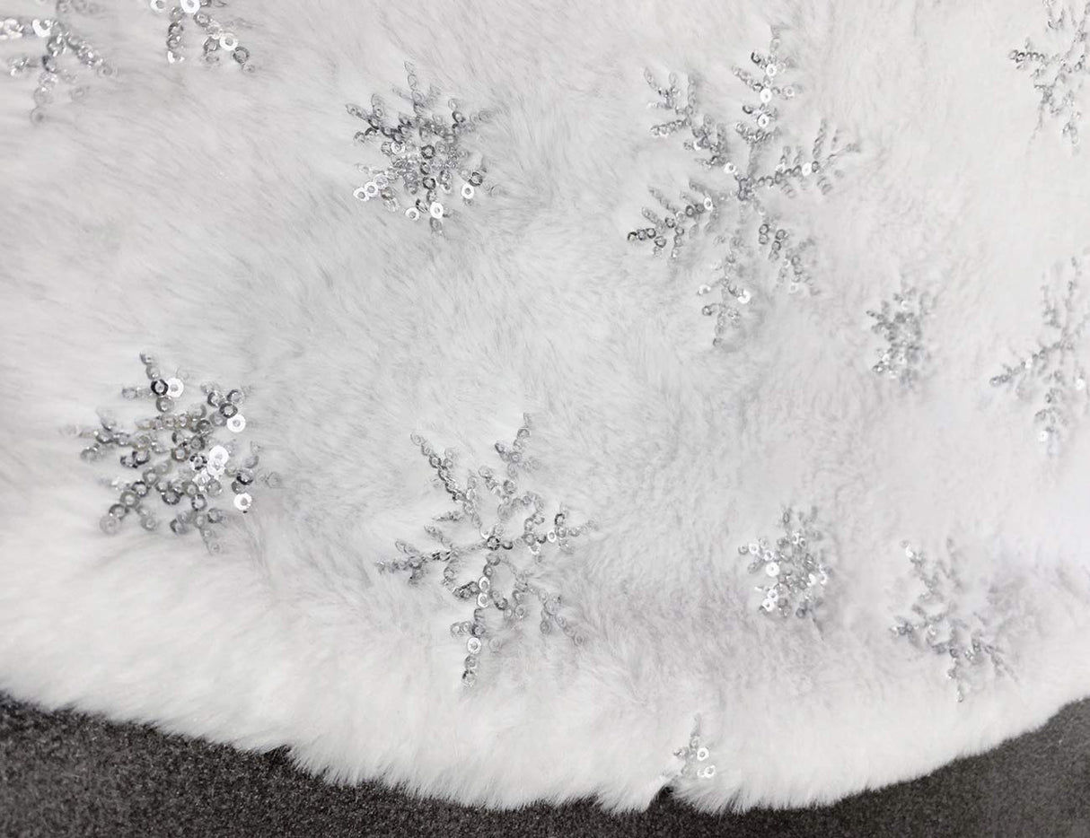 CHICHIC 48 Inch Large Christmas Tree Skirt White Tree Skirt Xmas Faux Fur Tree Skirts Christmas Decorations for Holiday Tree Ornaments Christmas Party Home Decorations with Sequin Silver Snowflakes CHICHIC
