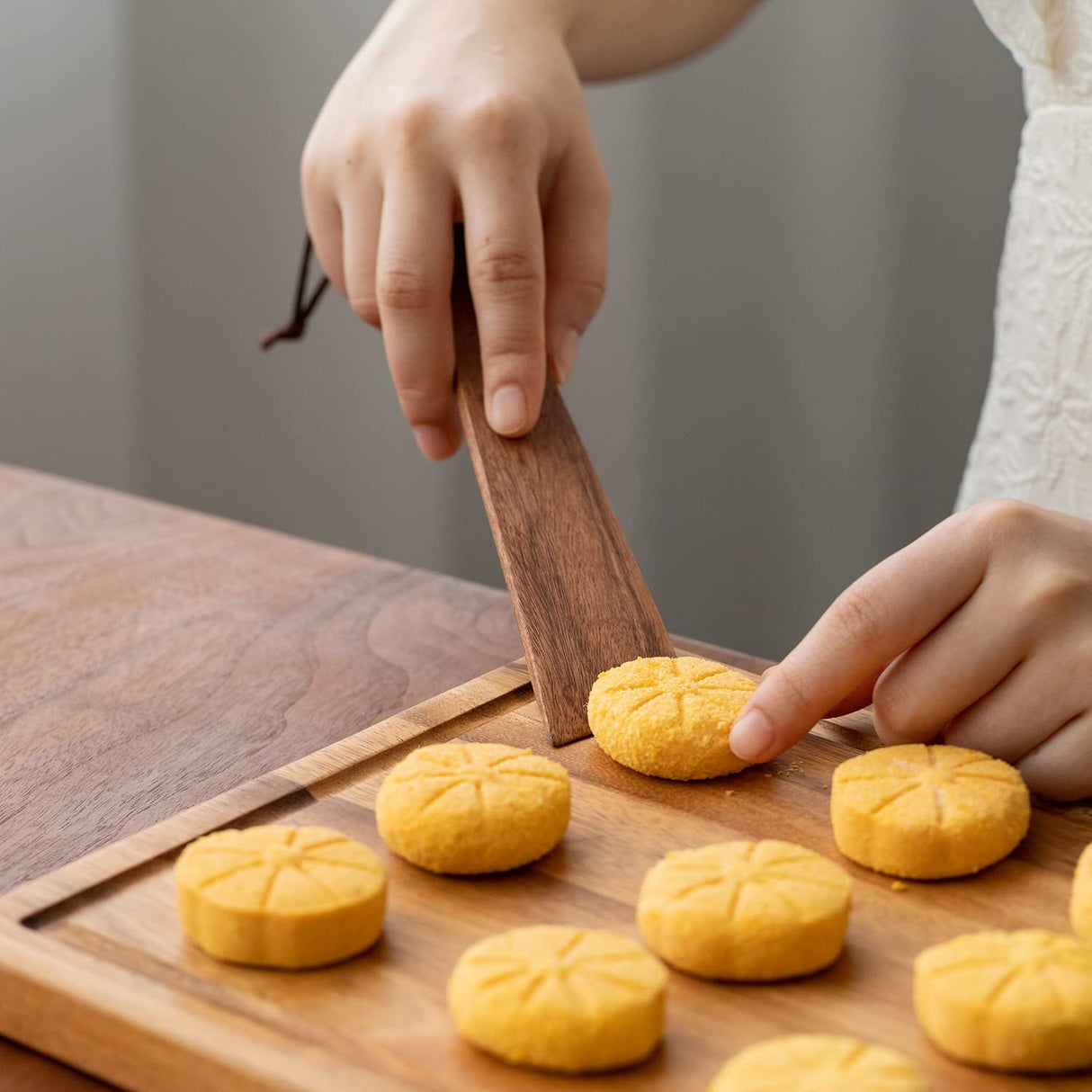 Muso Wood 9.8" Acacia Wood Spatula for Cooking, Small Wood Flipper, Non-Stick Spatula Set, Multi-Purpose Spatulas for Flipping, Serving, Scraping & Turning (Set of 1) muso wood