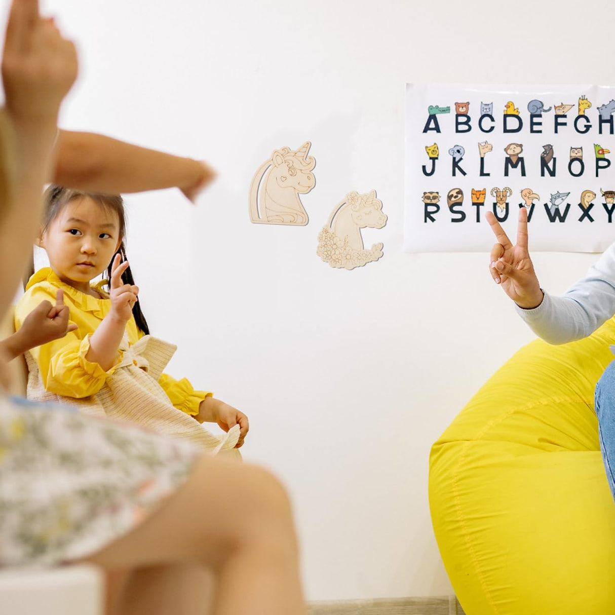 VICASKY Mini Wood Painting Craft Keychain Unfinished Wooden Animal Keychains Party Favor Piece Set DIY Crafts for Kids Unicorn to Paint, 12pcs Head Slice Cutouts with Hole Blank Toy VICASKY