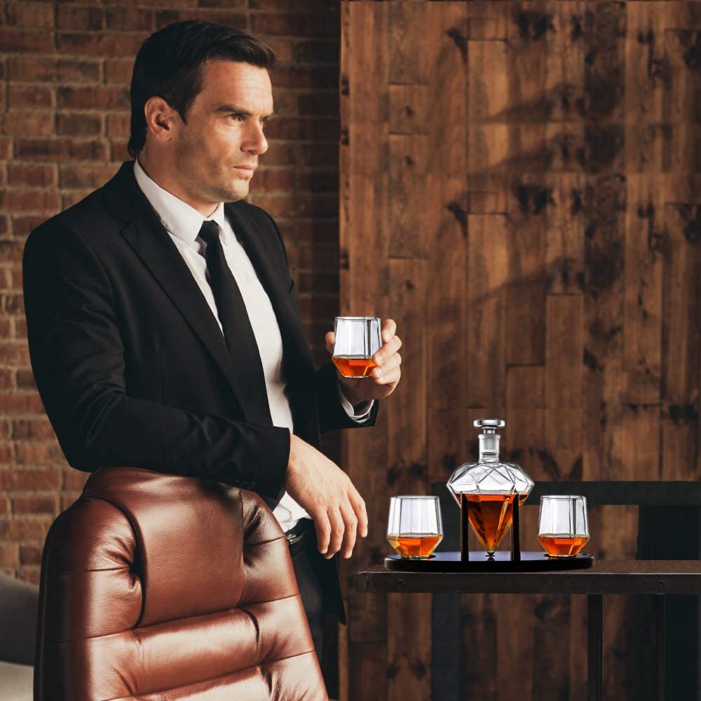 Whiskey Decanter Diamond shaped With 2 Diamond Glasses & Mahogany Wooden Holder – Elegant Handcrafted Crafted Glass Decanter For Liquor, Scotch, Rum, Bourbon, Vodka, Tequila – Great Gift Idea – 750ml RUGLUSH