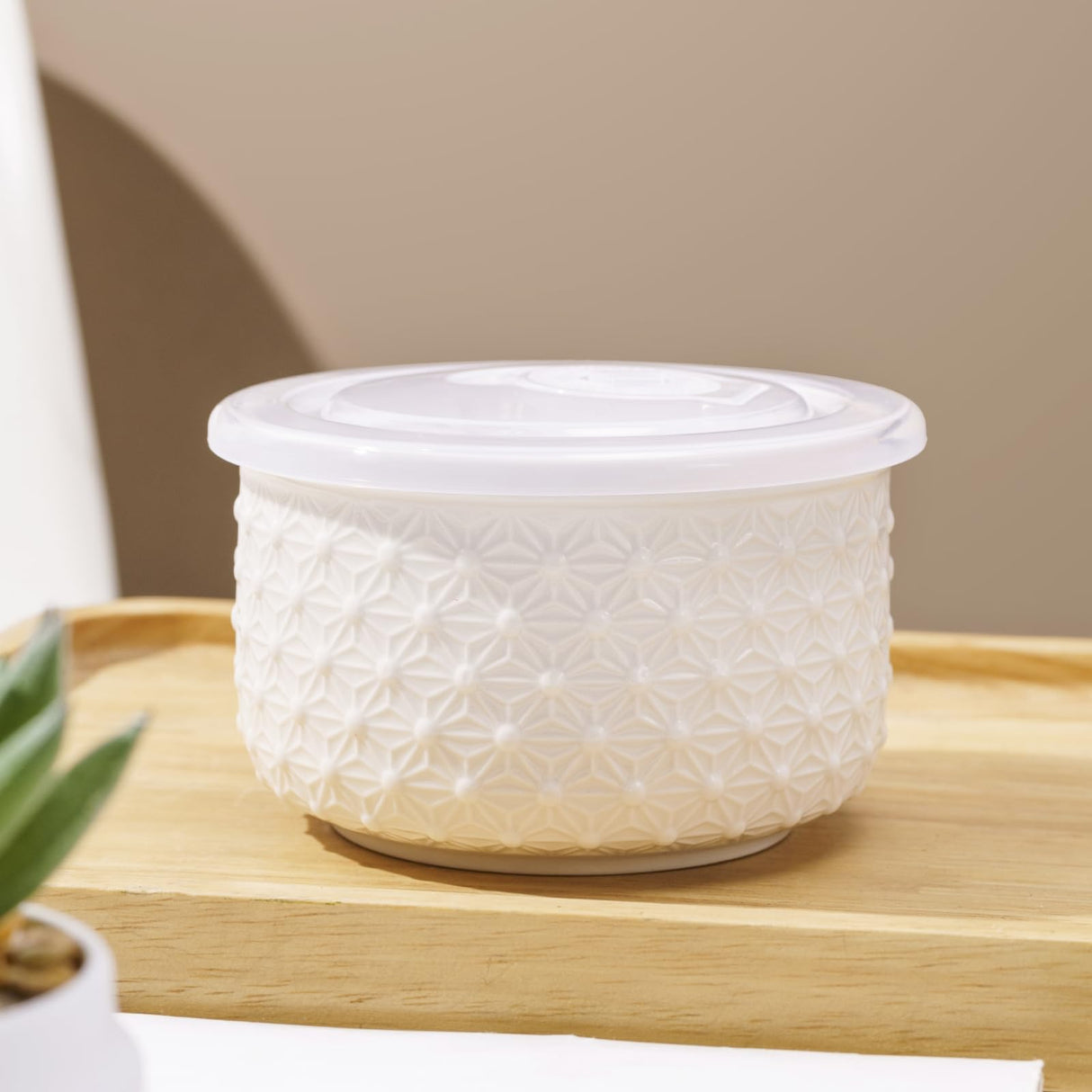 Mosuji 10 oz Set of 4 Oven-Safe Porcelain Ramekins with Lids, Large White Souffle and Creme Brulee Baking Dishes, Ramekin Bowls for Sauce and Dessert Mosuji