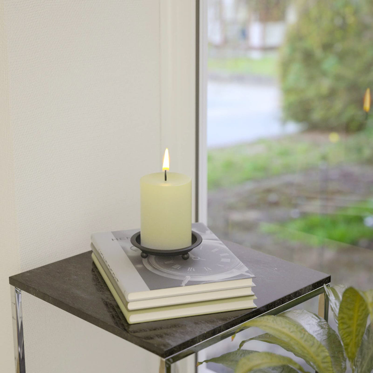 Thindolex Matte Black Iron Candle Plate, Set of 2, Metal Saucer Style Candle Holder for Pillar/Scented/Flameless/Ball Candles, Decorative Candle Stand for Table Centerpiece Thindolex