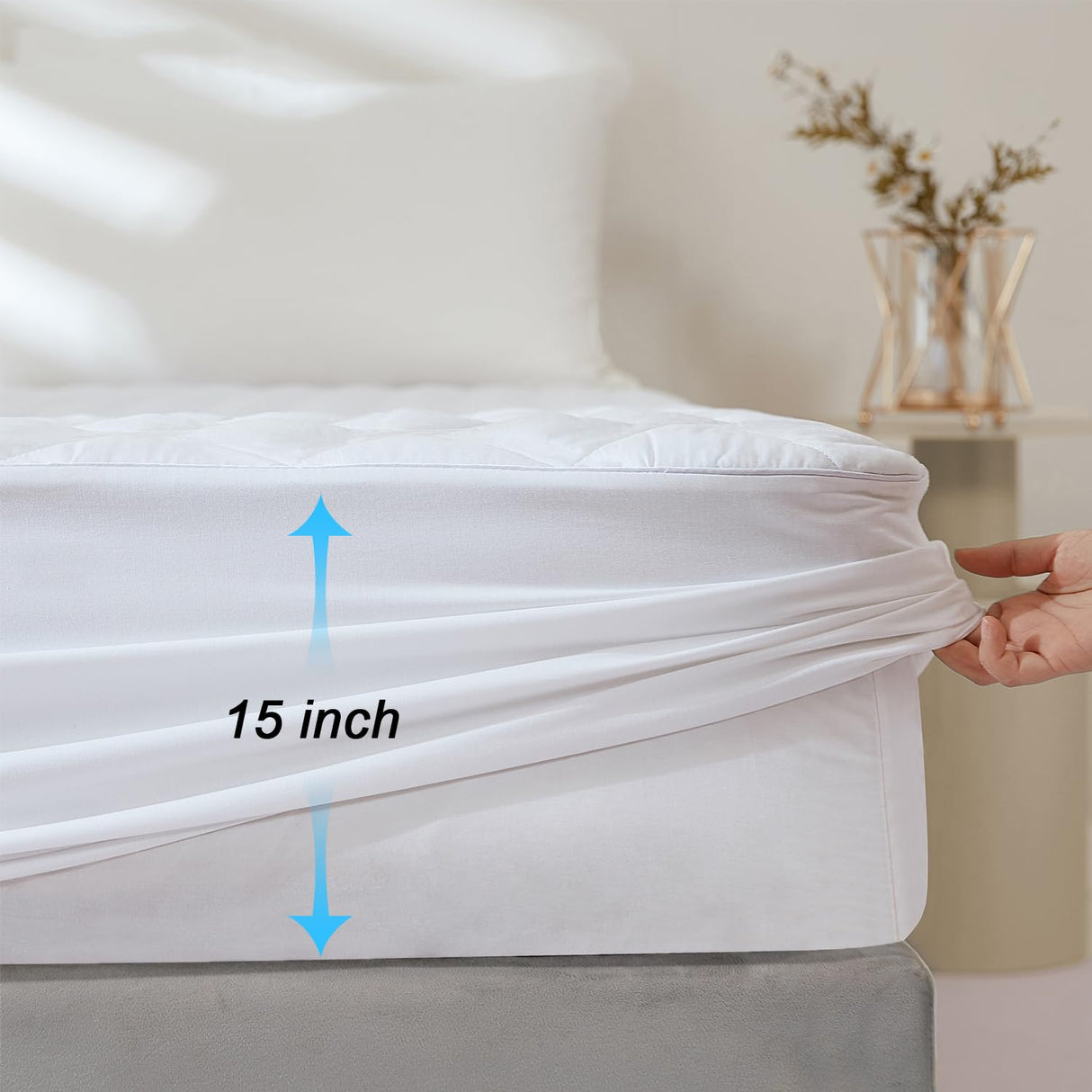 EIUE Quilted Mattress Pad - Lightweight Yet Substantial, Elastic Fitted Mattress Topper Protector, Breathable Mattress Protector with Secure Fit,Machine Washable,Queen(60x80inches),White EIUE