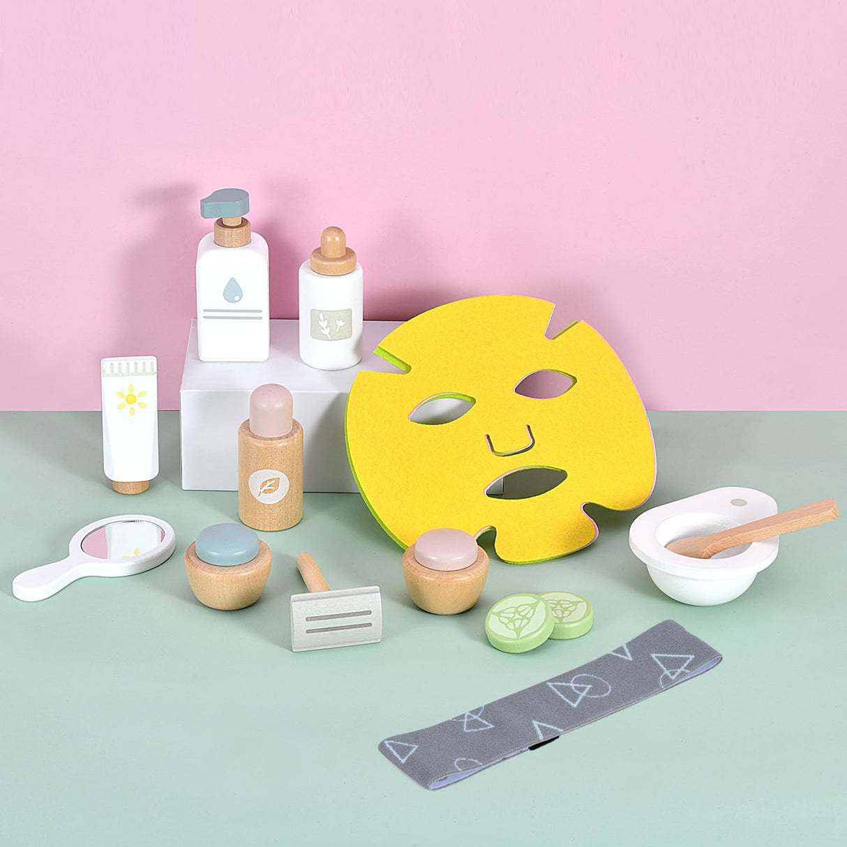 WHOHOLL Wooden Makeup Toy Set, Pretend Beauty Salon Toys Skin Care Learning Toys for Toddler, Daycare Toys Christmas Birthday Gift for 2 3 4 5+ Year Old Girls - Facial Cleanser, Mirror, Face Mask WHOHOLL