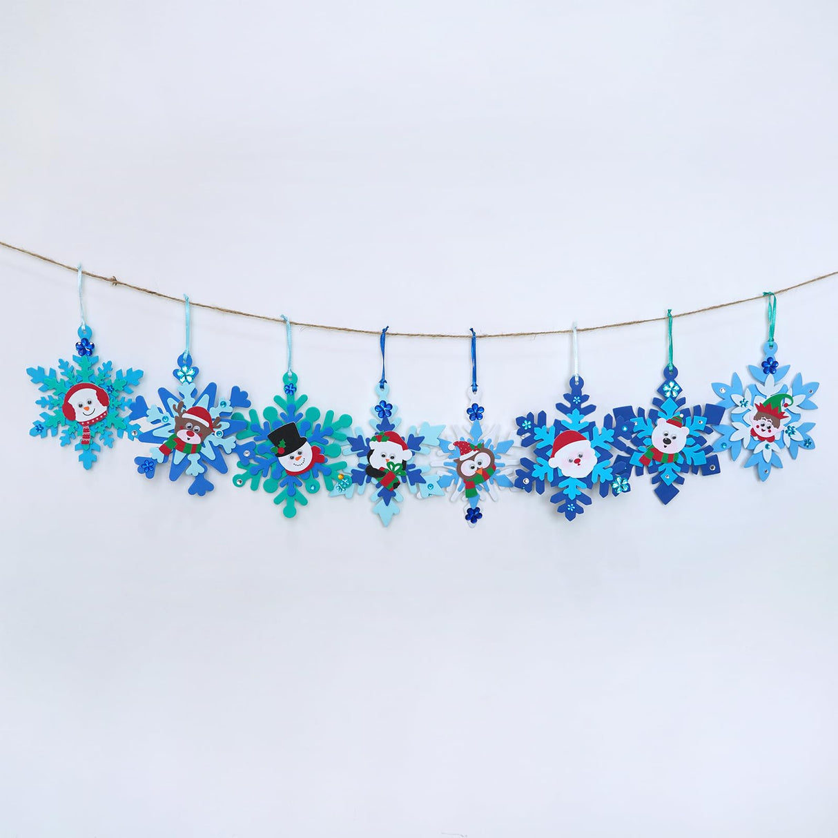 Winlyn 24 Sets Christmas Craft Kits Winter Crafts DIY Christmas Snowflake Ornaments Decorations Art Sets Foam Snowman Santa Owl Christmas Stickers for Kids Holiday Classroom Activities Party Favors Winlyn