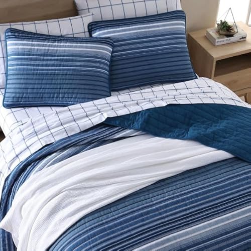 Nautica - Queen Quilt Set, Soft & Breathable Cotton Bedding with Medium Weight Feel, Reversible 3 Piece Bed Set with Matching Pillowcase (Coveside Blue) Nautica