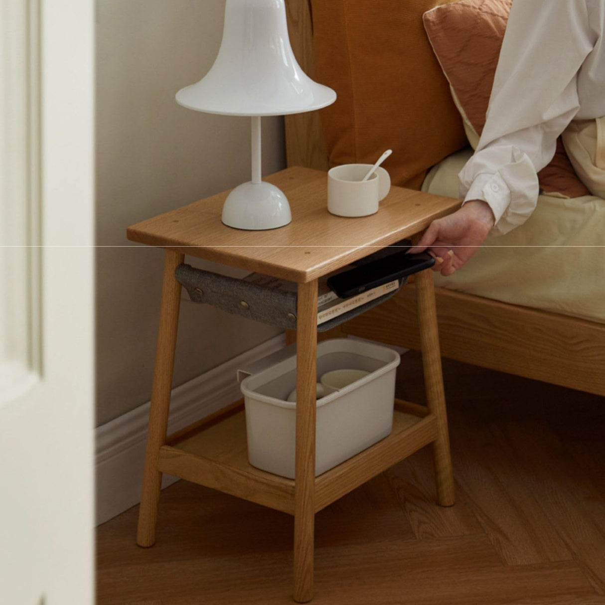 Vadisun Solid Oak Wood Nightstand with Storage Pocket – Modern Classic Side Table for Small Spaces, Log Color Bedside Table Vadisun