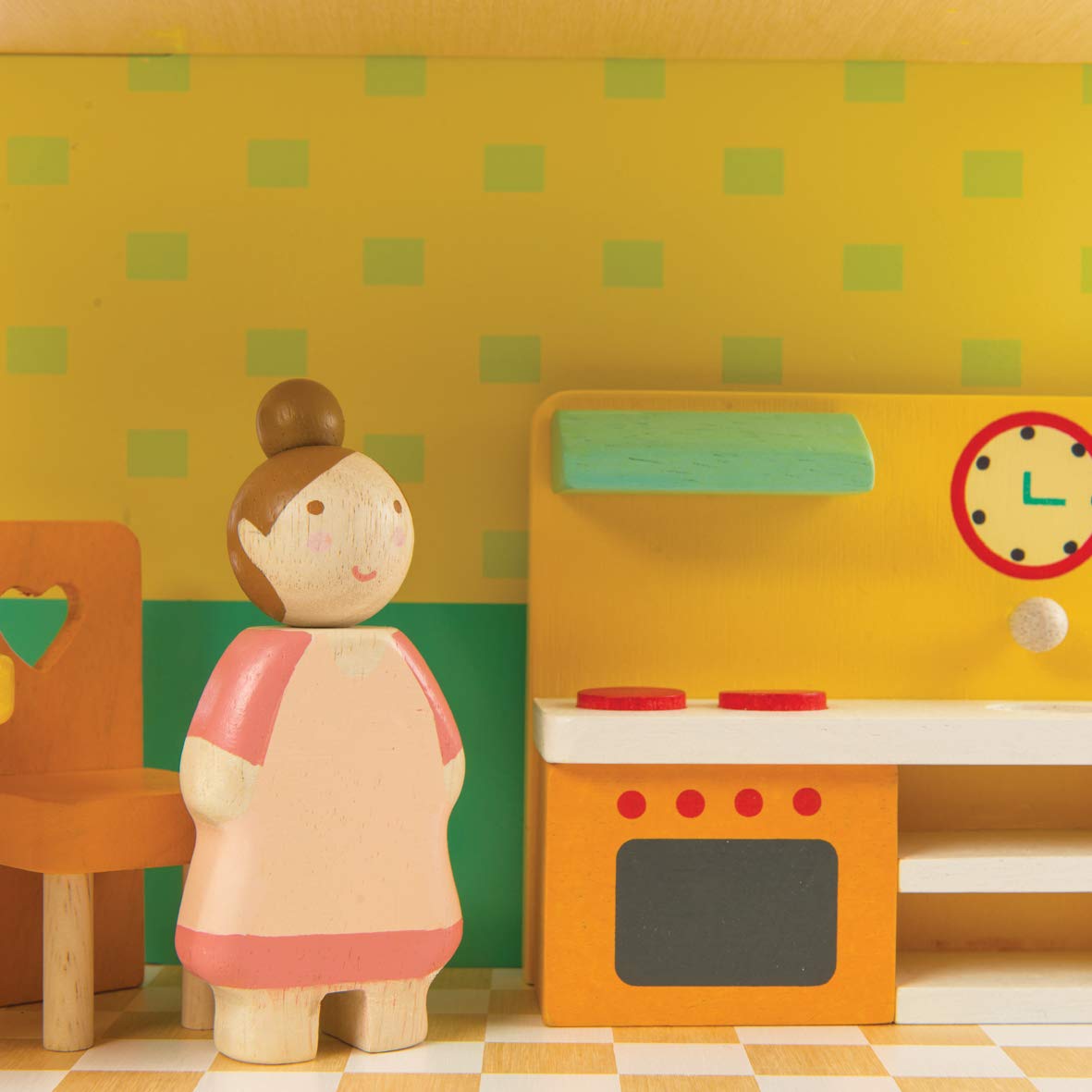 Tender Leaf Toys - The Leaf Family - 4 Pcs Wooden Family Mini Dolls Playset for Children, Kids Miniature Pretend Play Dollhouse Figures, Includes Parents, Sibling - Age 3+ Tender Leaf Toys