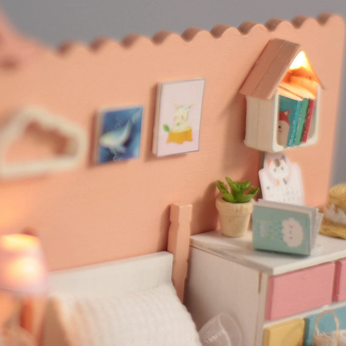 Wooden Dollhouse Kit Miniature Handicraft Assembly Model with LED Lights and Furniture Creative DIY Project for Teens and Adults 18x13.5x13.2cm Keenso