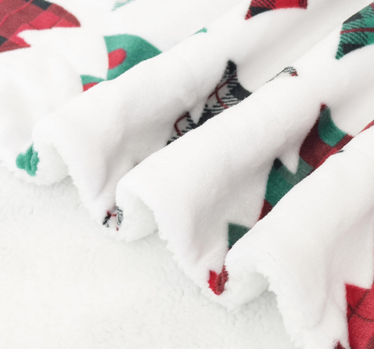 Elegant Comfort Reversible and Ultra-Plush Flannel Fleece-Winter Christmas Sherpa Throw- Lightweight Soft and Cozy-Holiday Decorative Throw, Perfect for Lounging, 50 x 60 inches, Plaid Christmas Tree Elegant Comfort