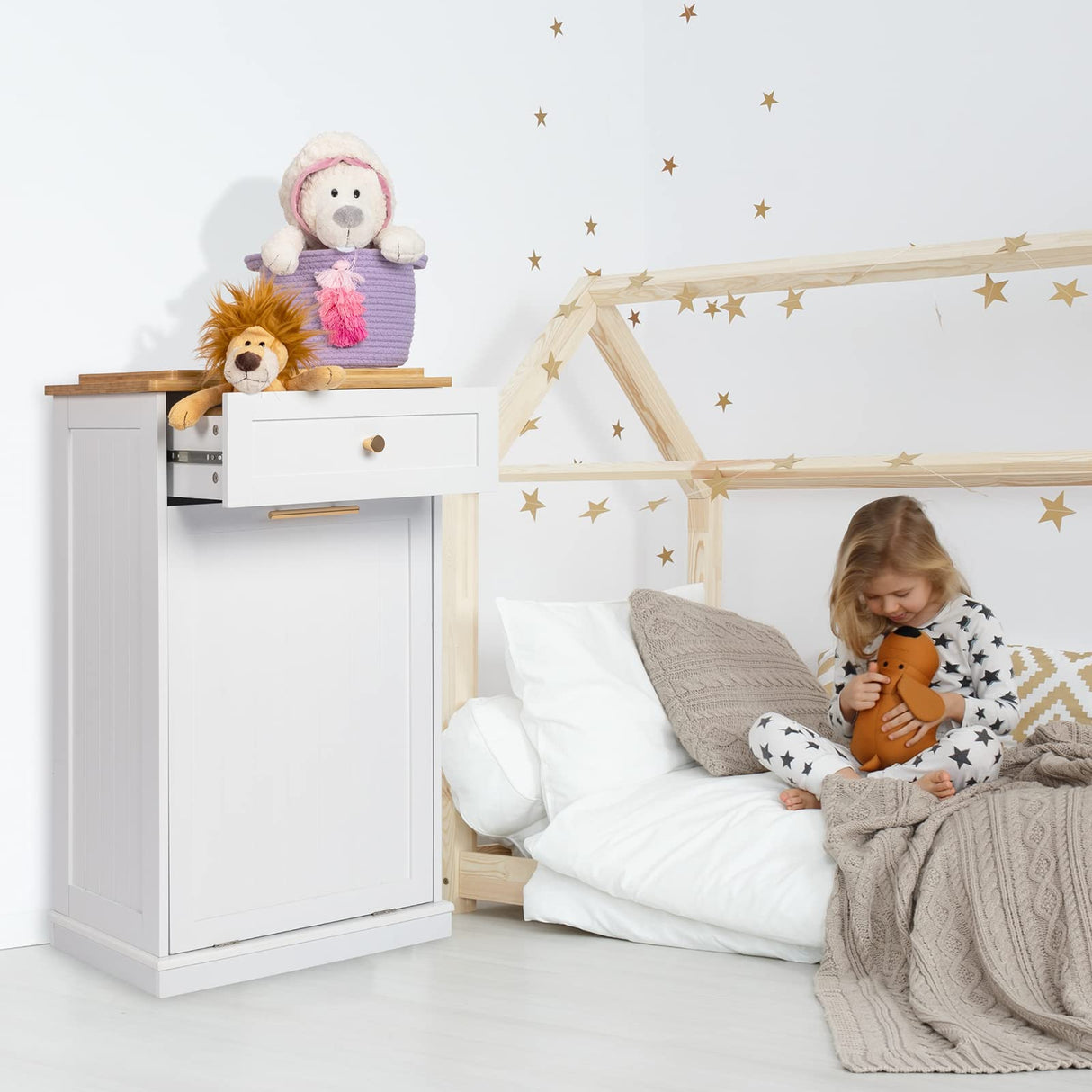 VINGLI Tilt Out Trash Cabinet, Garbage Can Cabinet with Drawer, 10 Gallon Movable/Freestanding Pet Proof Storage Organizer, Modern Trash Can Kitchen Cabinet, Living Room Storage, White VINGLI