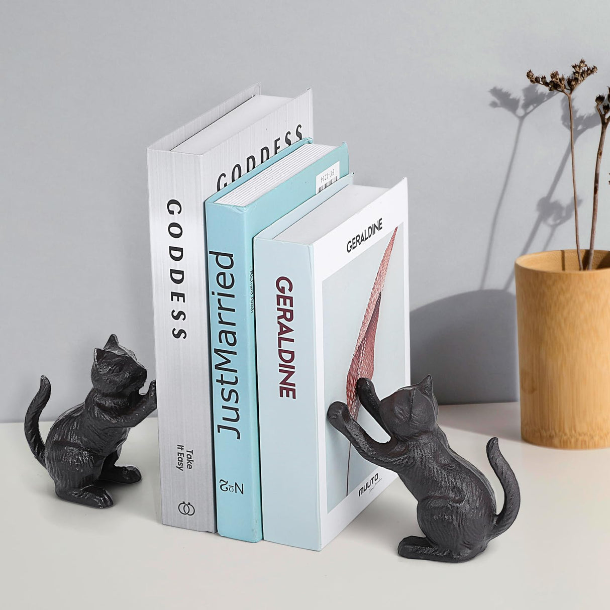 Cat Decorative Bookends, Cute Book Ends to Hold Books, Bookends for Shelves, Unique Cast Iron Book Stopper for Heavy Books, Cat Office Decor, 1 Pair/2 PCS JOUTYFOR