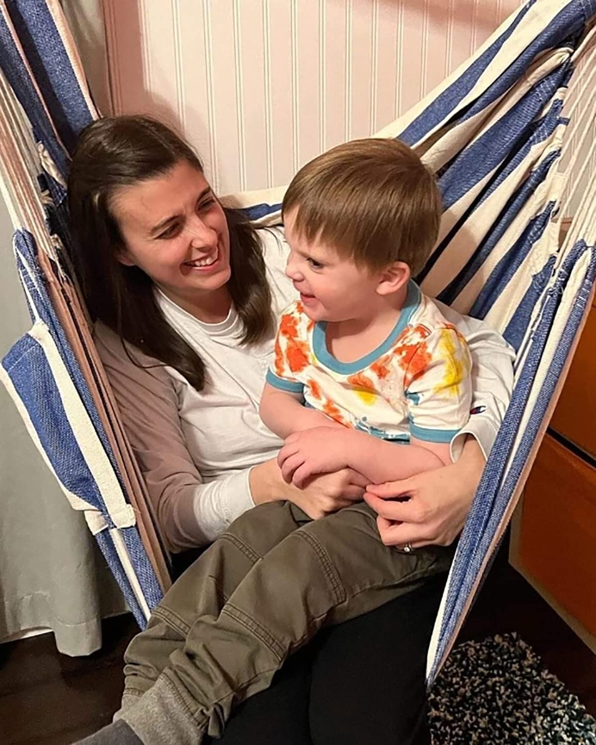 ADVOKAIR Hammock Chair Swing (500 lbs Max) - Hanging Hammock Chair Rope Swing Indoor for Bedroom, Outdoor, Patio, Bedroom, Porch, Deck - Sturdy Steel Bar with Anti-Slip Safety Rings ADVOKAIR