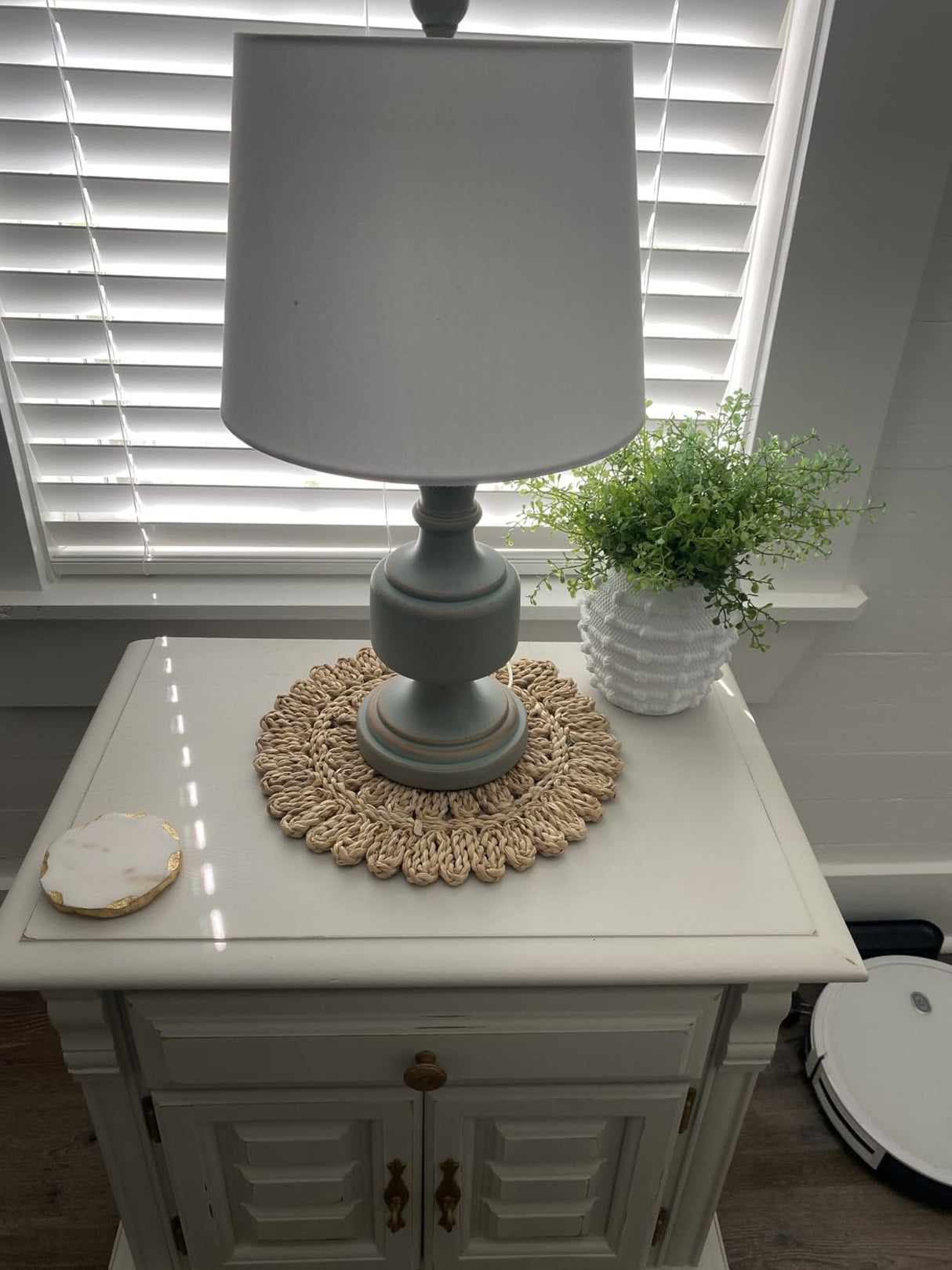 DELAQIKO 13.8" Round Corn Husk Placemats | Boho Woven Rattan Table Mats | Natural Spring Farmhouse Plate Chargers | Handmade Rustic Wicker Place Mats for Christmas Wedding (Set of 4) DELAQIKO