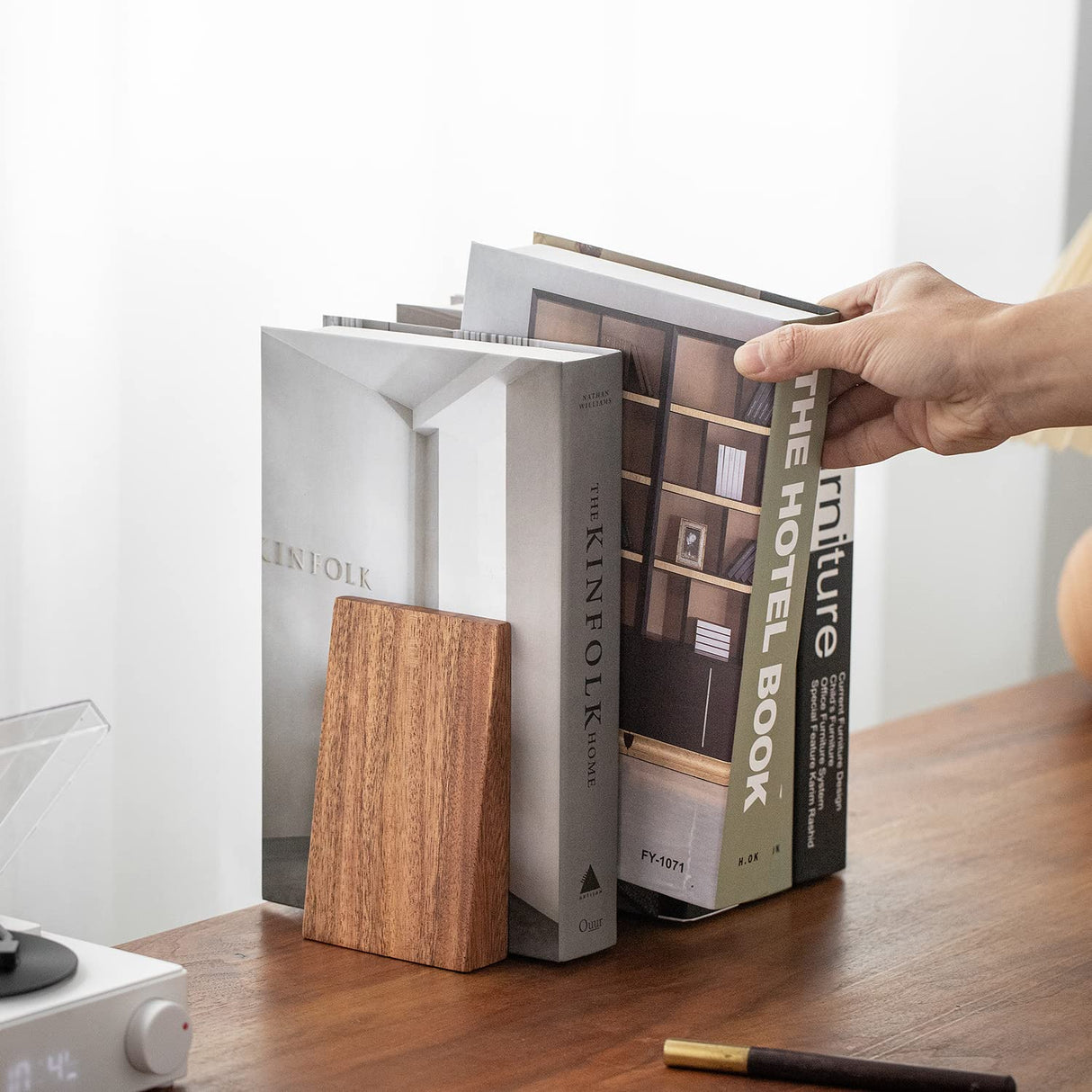 Muso Wood Book Ends, Thickened Wooden Bookends for Heavy Books, Creative Decorative Bookends for Shelves, Non-Skid Book Ends, Handmade Acacia Wood Bookends muso wood